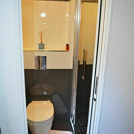Bed & Breakfast Square 2*