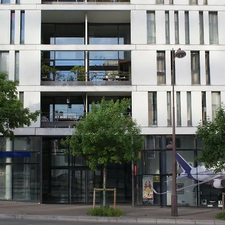 Apartment Seine Front / Lib. F.mitterrand *