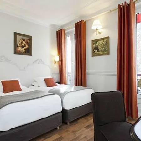 Hotel De La Porte Doree 3*