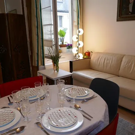 Appartement Near Louvre, Parijs