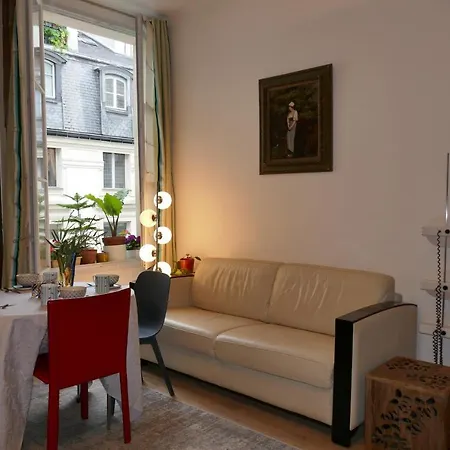 Appartement Near Louvre, Parijs