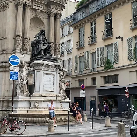 Near Louvre, * Parijs