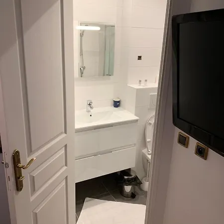 Menil Bon Temps Hotel 3*