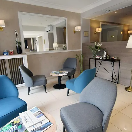 Alyss Saphir Cambronne Eiffel Parigi